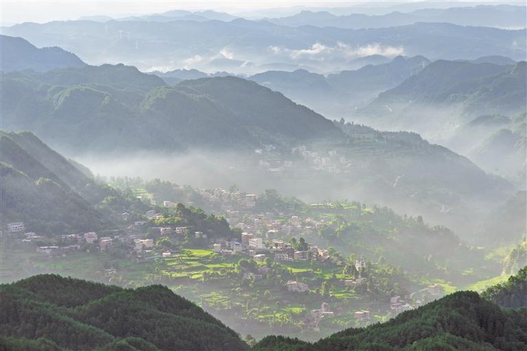 黄平县重安镇魅力枫香村. 陈孝新 摄