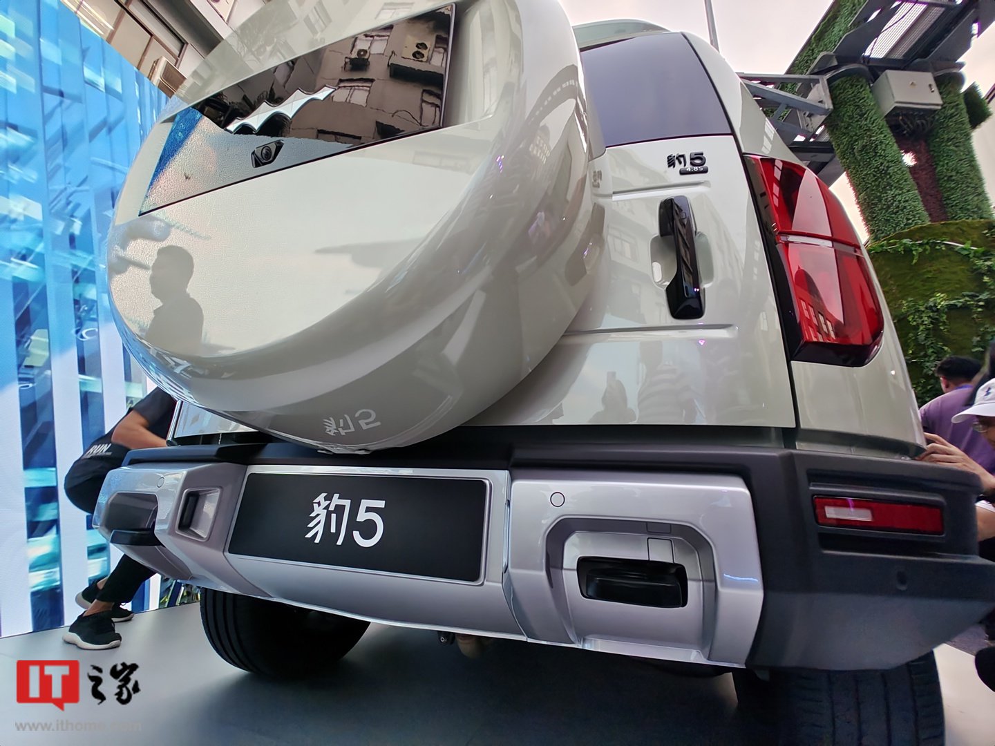 比亚迪方程豹首款车型豹 5 正式登场，采用 DMO 超级混动越野平台