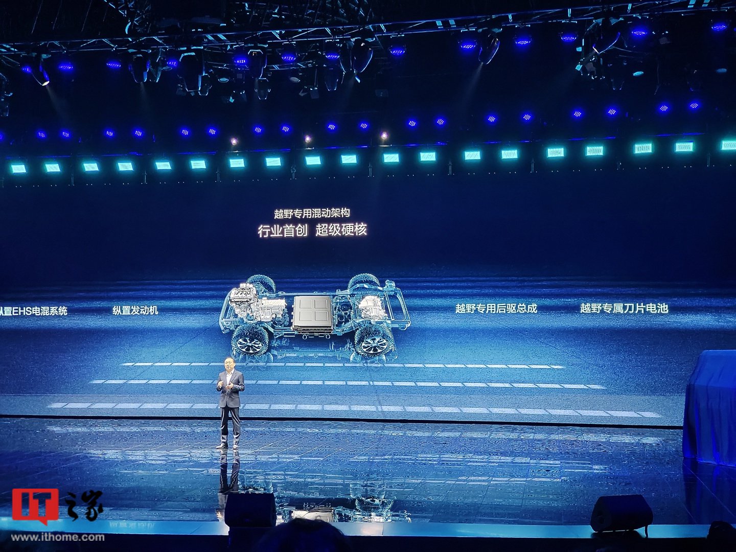 比亚迪方程豹首款车型豹 5 正式登场，采用 DMO 超级混动越野平台