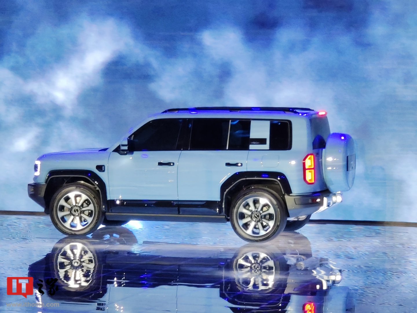 比亚迪方程豹首款车型豹 5 正式登场，采用 DMO 超级混动越野平台