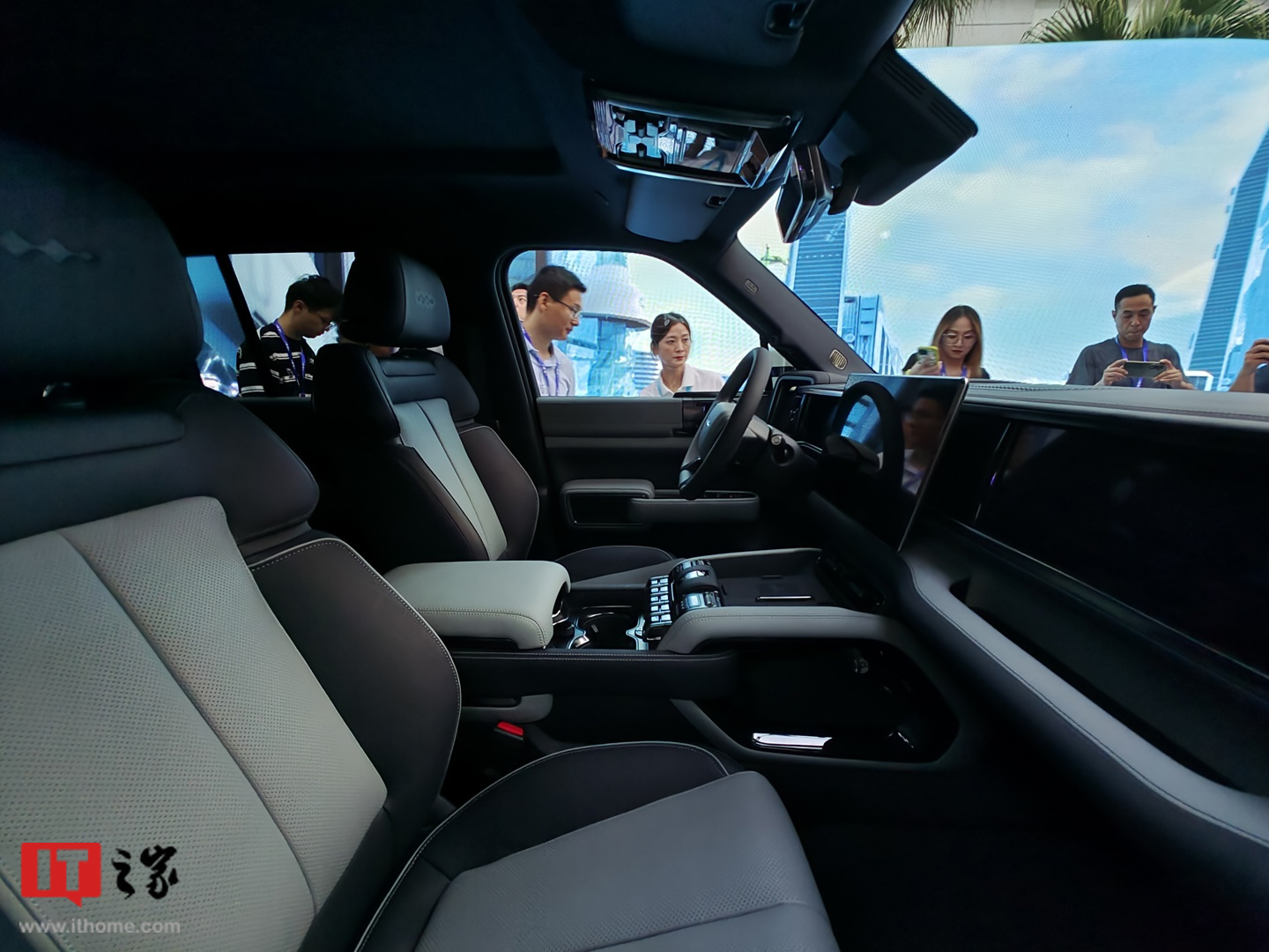 比亚迪方程豹首款车型豹 5 正式登场，采用 DMO 超级混动越野平台