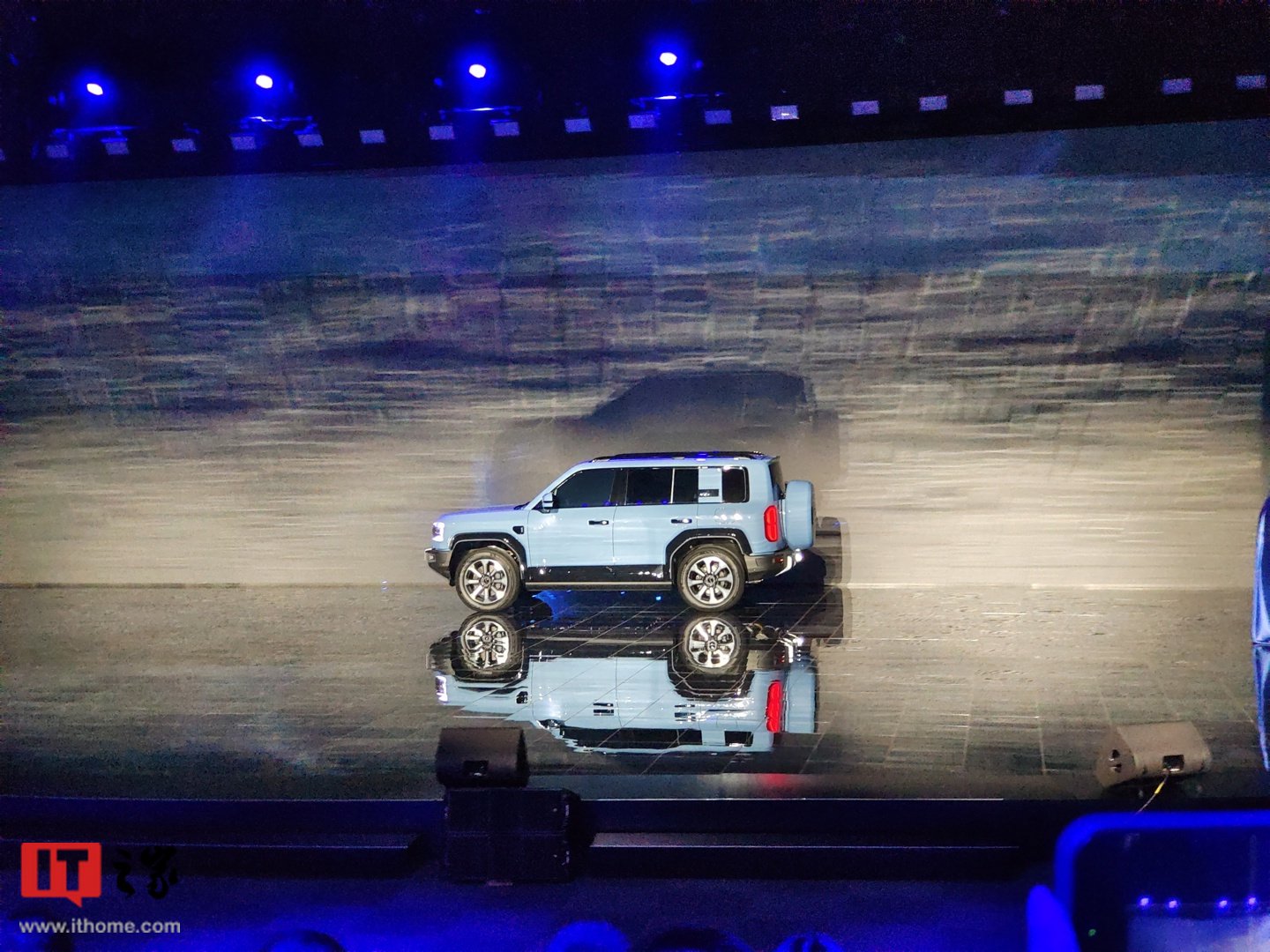 比亚迪方程豹首款车型豹 5 正式登场，采用 DMO 超级混动越野平台