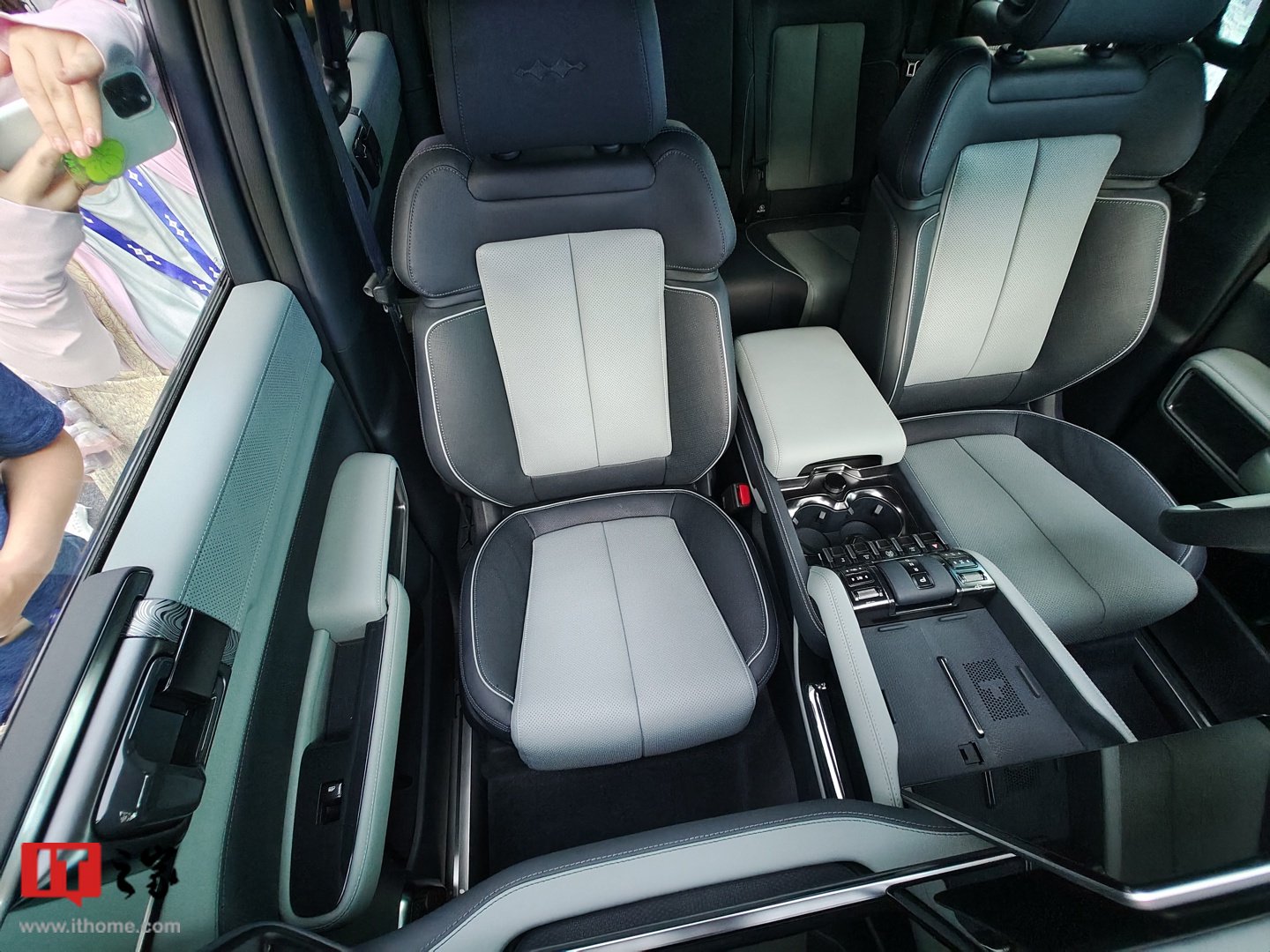 比亚迪方程豹首款车型豹 5 正式登场，采用 DMO 超级混动越野平台