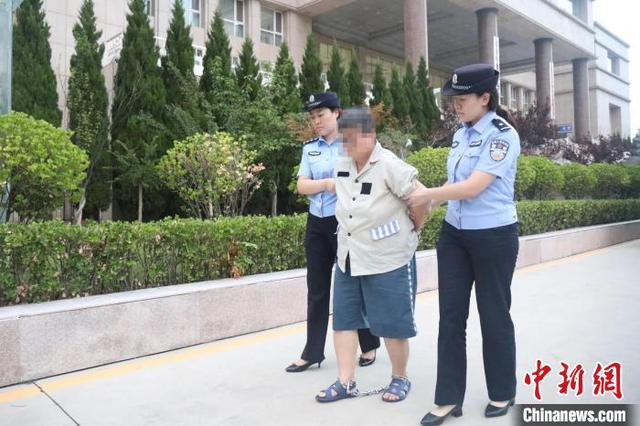 今年8月1日,刘某被抓获,并押解回晋城.晋城警方供图