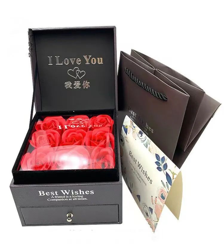 而且情人节期间还特意给大家推出了特别符合节日氛围的9朵玫瑰礼盒
