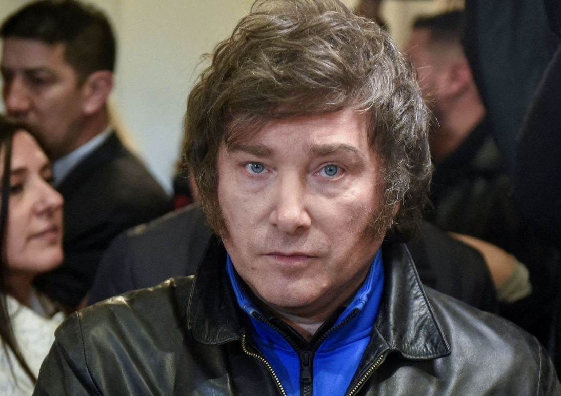 米莱在竞选活动中总以个性化的风格示人,尤其是他的发型