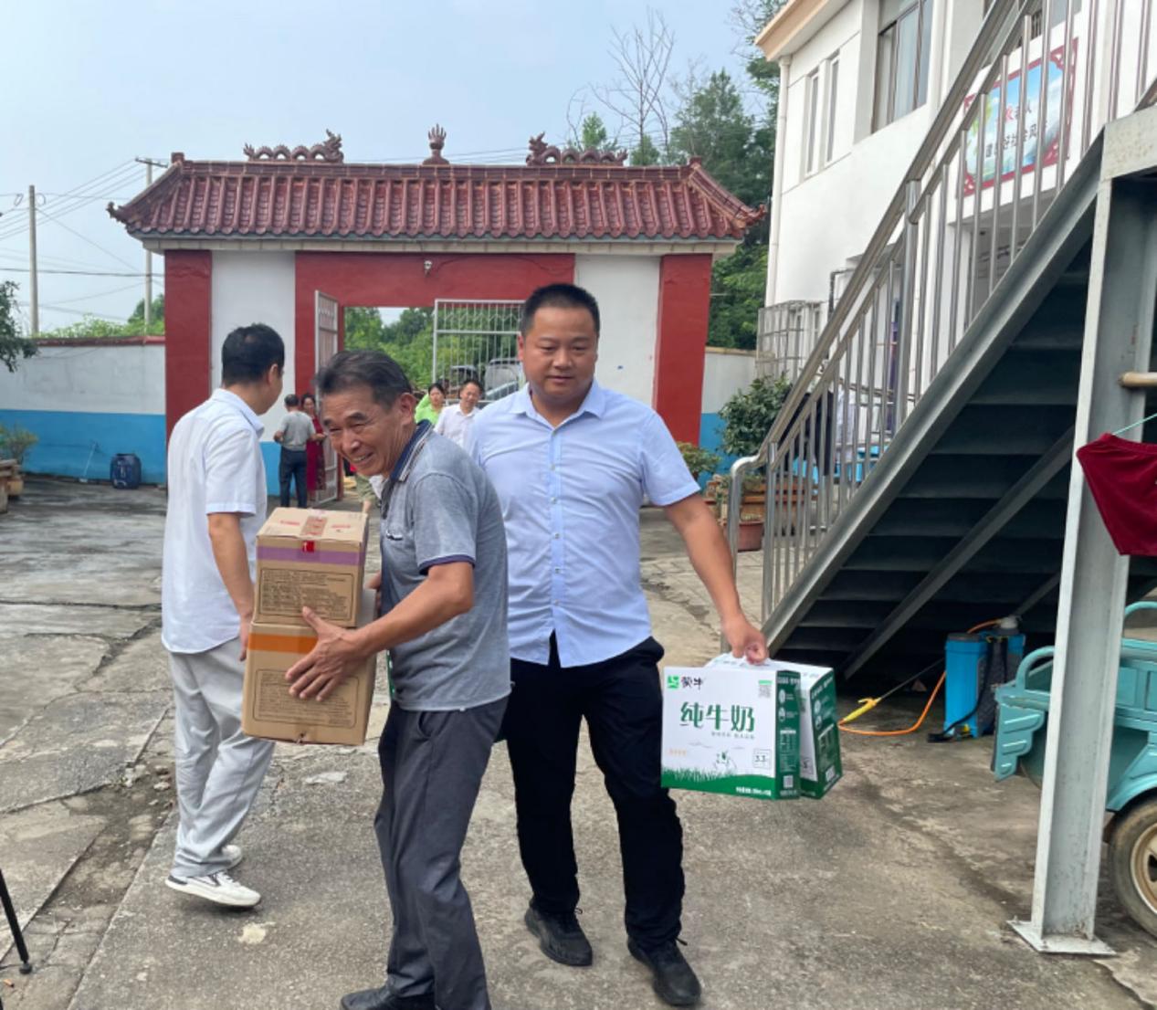 怀宁县黄墩镇开展 "健康守护,爱心义诊"暨"人体器官捐献志愿登记"宣传