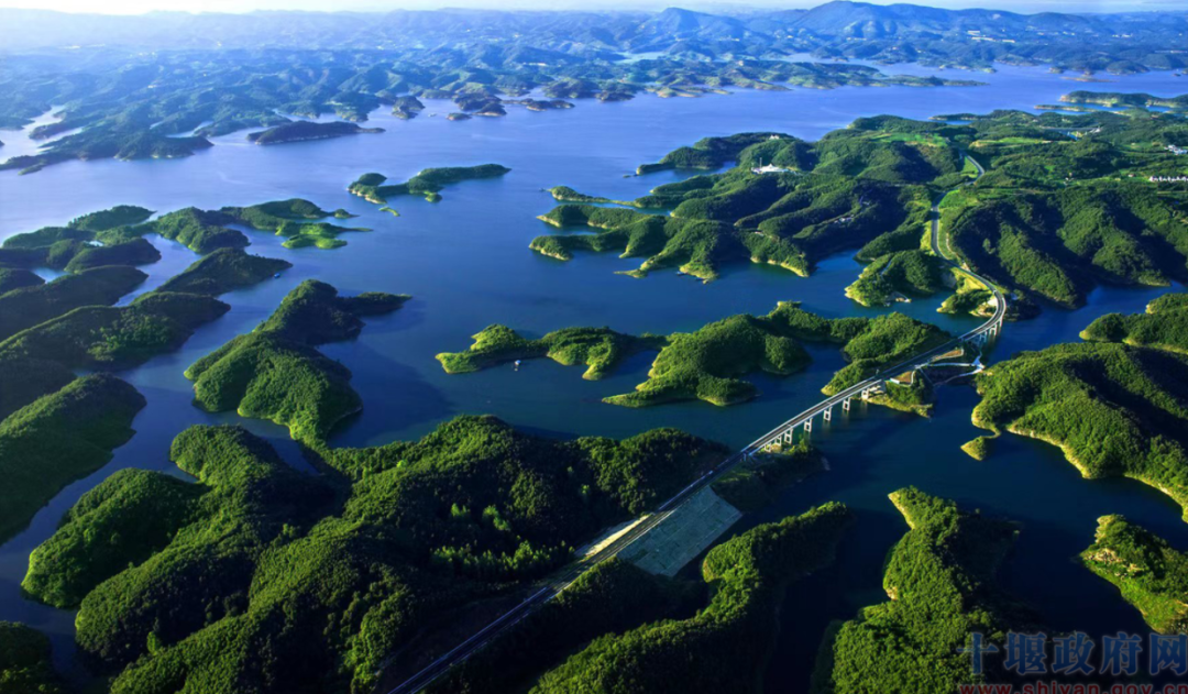 丹江口水库美景如画 陶德斌68摄