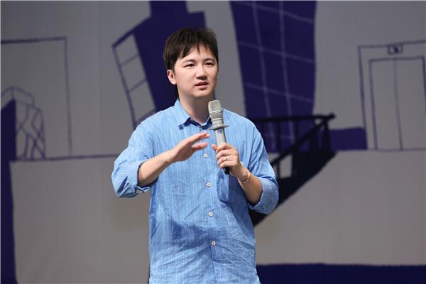 (图:《装腔启示录》导演李漠)