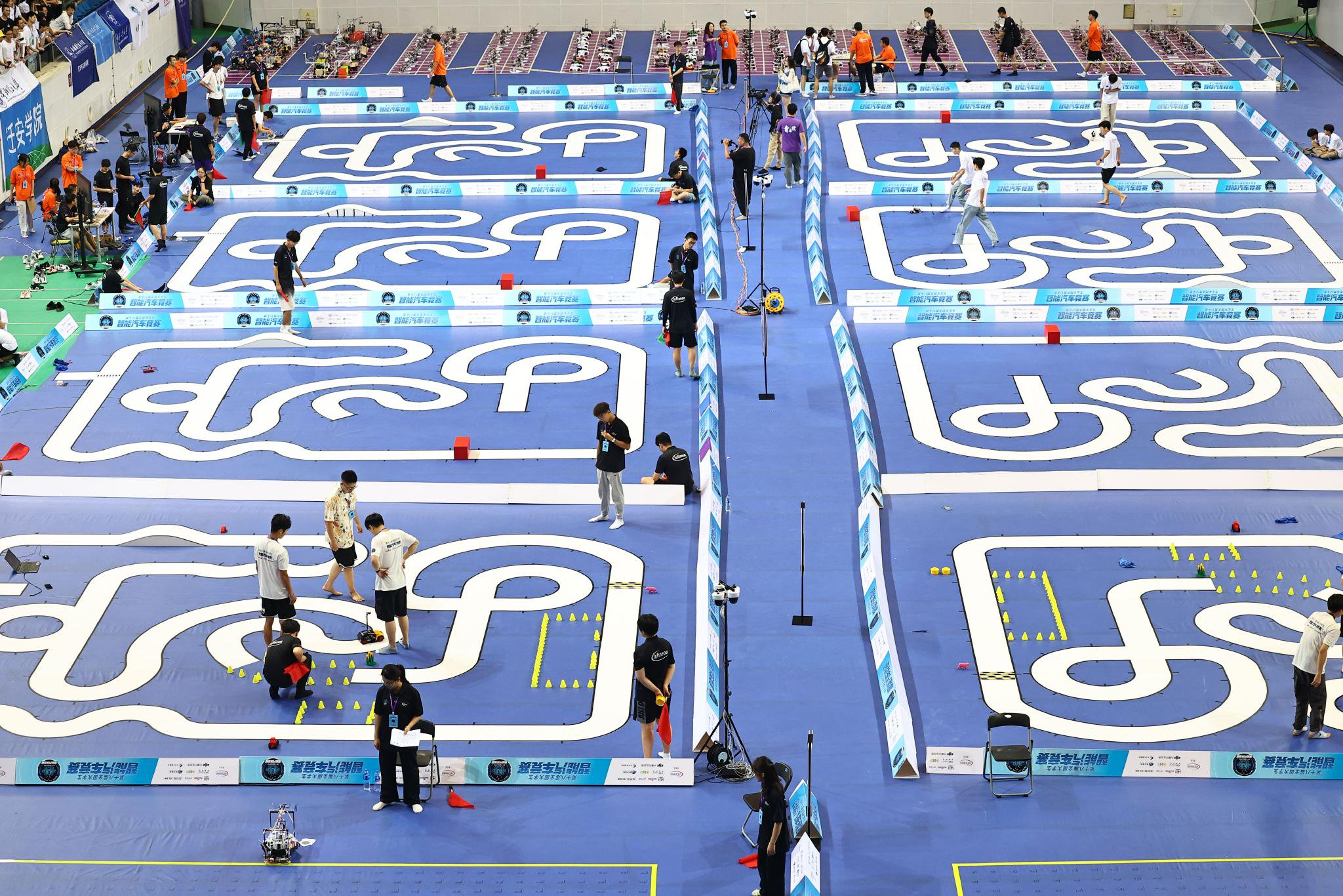 全国大学生智能汽车竞赛总决赛现场.陈欣然摄