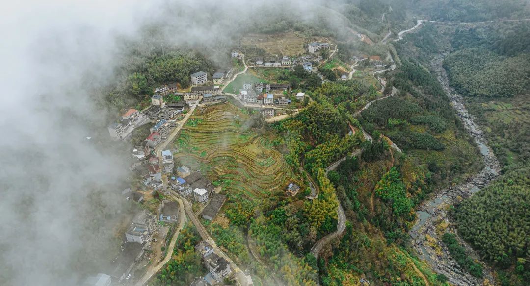 雪峰山城第一站——大湖乡珍山村.林龙锦摄