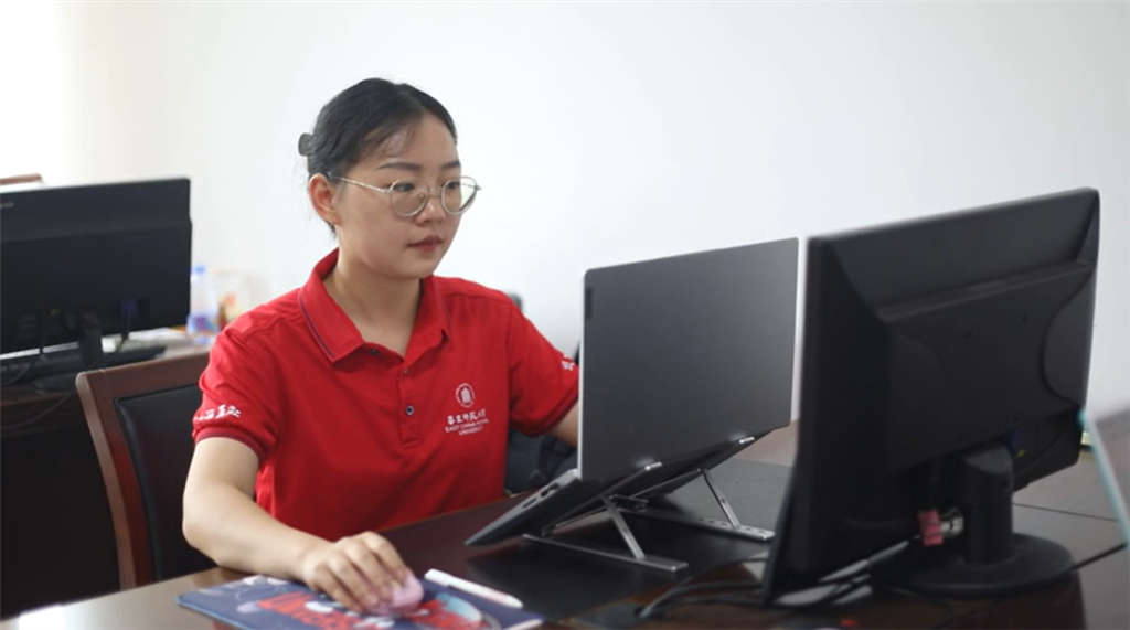 朱旭阳工作照(受访者提供)华东师范大学选调生办公室实践部负责人李