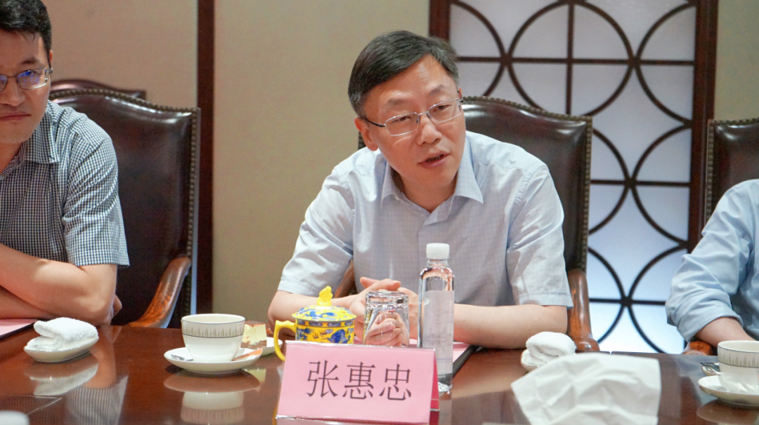 上海建工集团副总裁,建工房产党委书记,董事长张惠忠发言融创服务集团