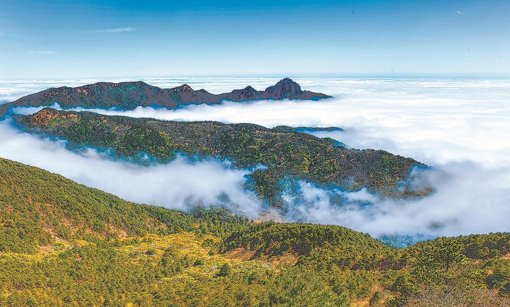 华东屋脊黄岗山 黄海 摄