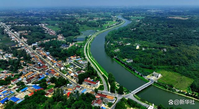 8月18日拍摄的位于安徽省六安市裕安区的淠河总干渠(无人机照片).