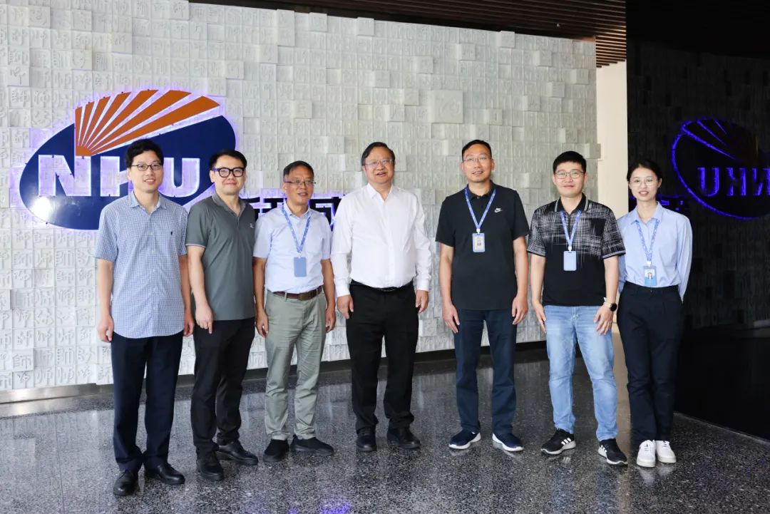 研究院名誉院长李浩然老师等公司领导接待,120余位博士,员工代表通过