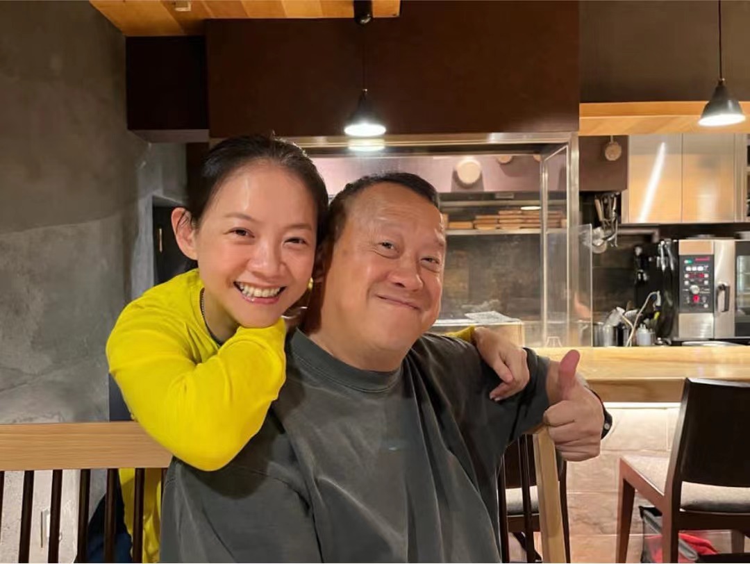 70岁曾志伟被曝住院开刀女儿曾宝仪装了一个支架