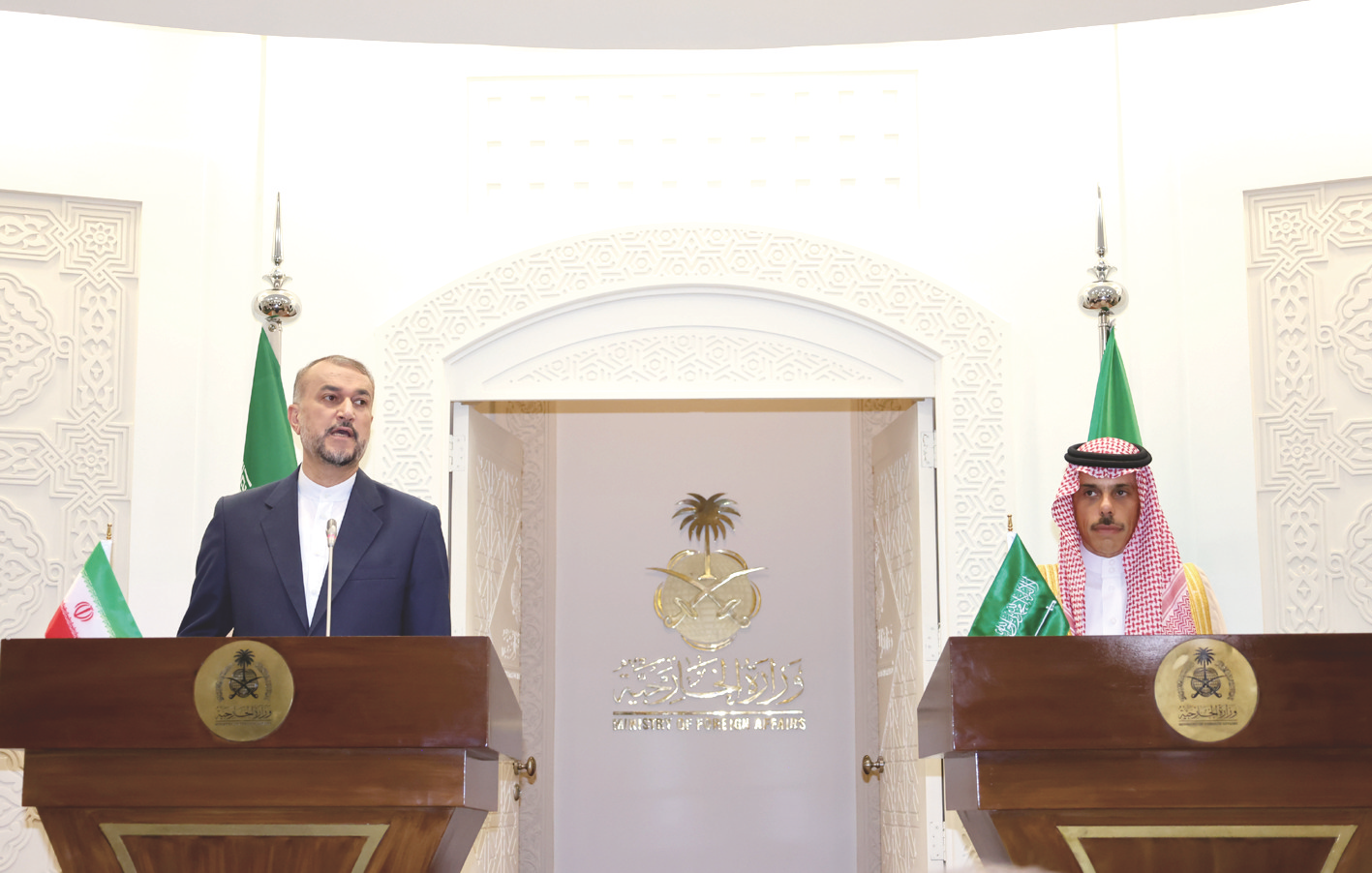 8月17日,沙特阿拉伯外交大臣费萨尔(右),伊朗外长阿卜杜拉希扬在沙特