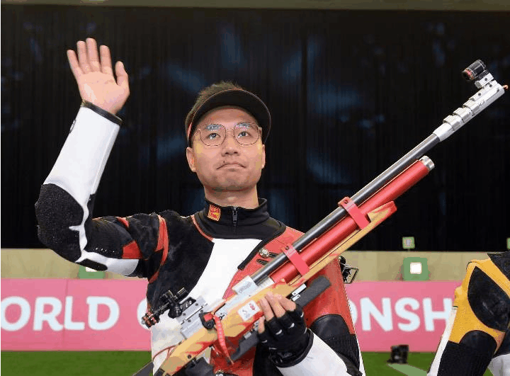 8月19日,杨皓然获得男子10米气步枪亚军.中国射击队供图