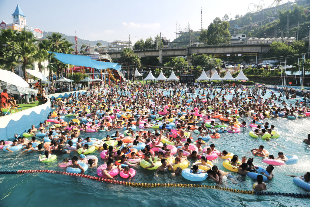 美心红酒小镇水上乐园.景区供图