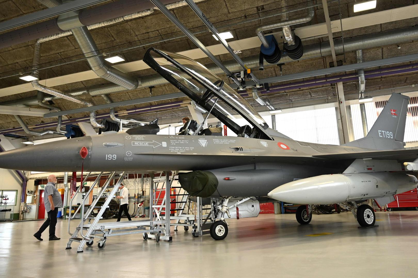 ↑丹麦Skrydstrup空军基地的F-16战斗机 图据视觉中国