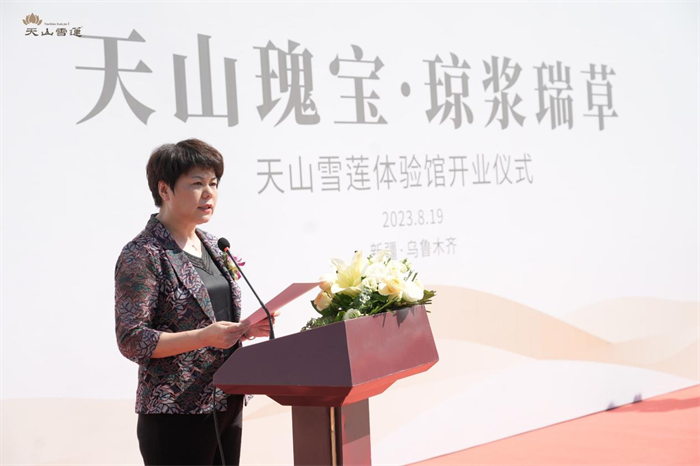 阜康市人民政府副市长郭林娟女士致辞