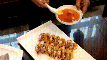 虾油可让虾更鲜。