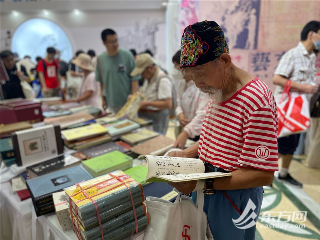 在生活·讀書·新知三聯書店副總編輯何奎看來,上海書展是風向標和