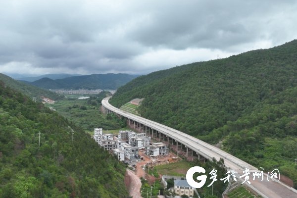 正在建设中的大南高速公路