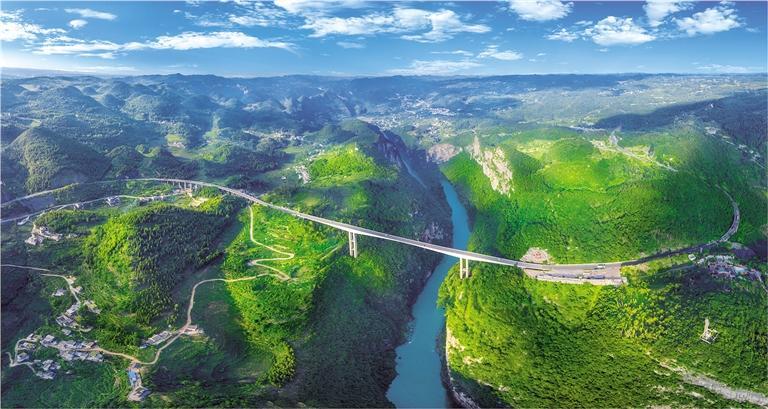 贵毕公路六广河大桥. 陈铮 摄