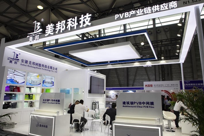 2023年5月，中国国际玻璃工业技术展览会上的美邦科技展台 视觉中国图
