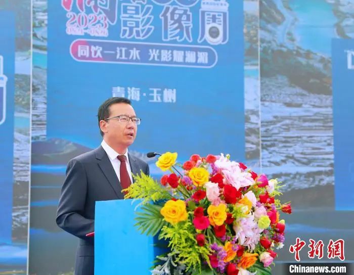 图为青海省玉树州副州长郭虎春致辞.薛蒂摄