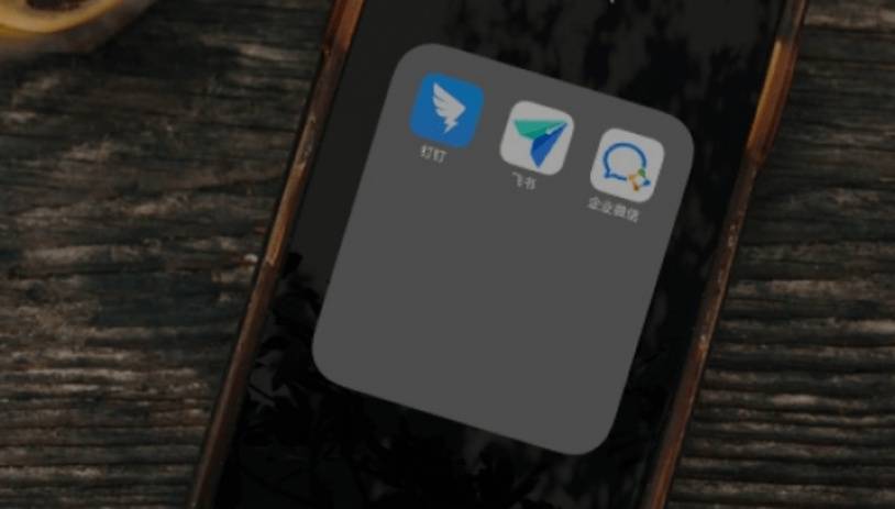 行业大模型变现私域流量收割 协同办公平台商业化提速