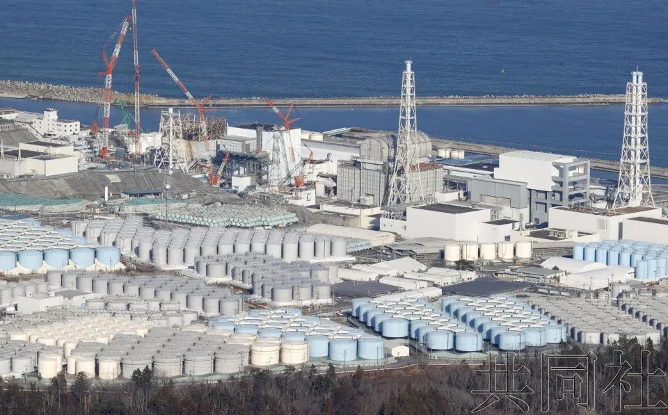 东京电力福岛第一核电站厂区内堆放的核污水储罐