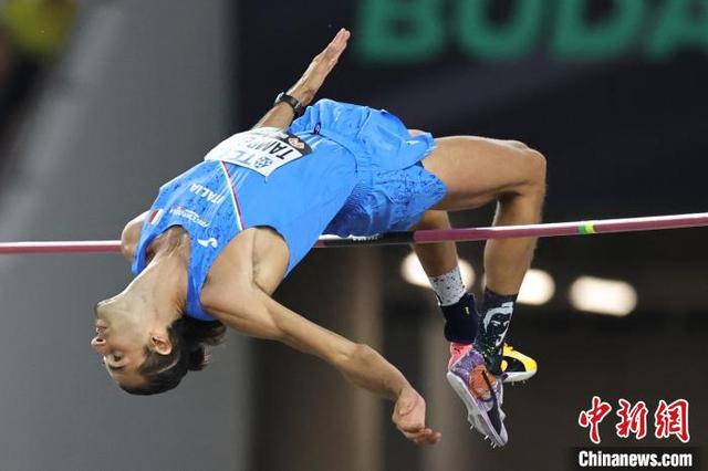 当地时间8月22日,布达佩斯田径世锦赛男子跳高决赛,意大利选手坦贝里