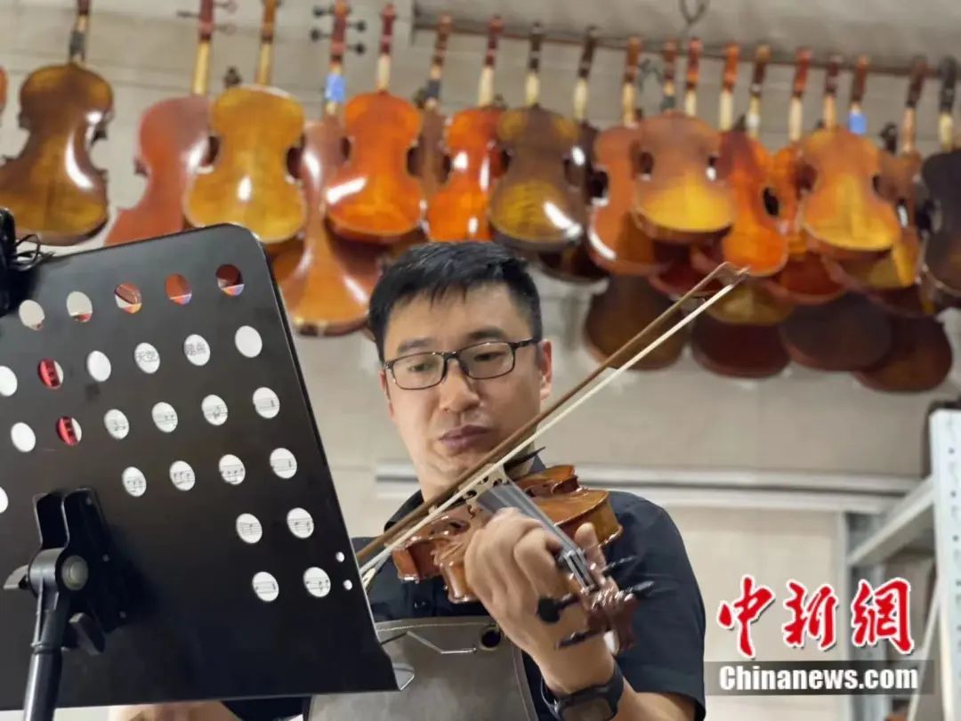制琴师仇新亮.徐珊珊 摄