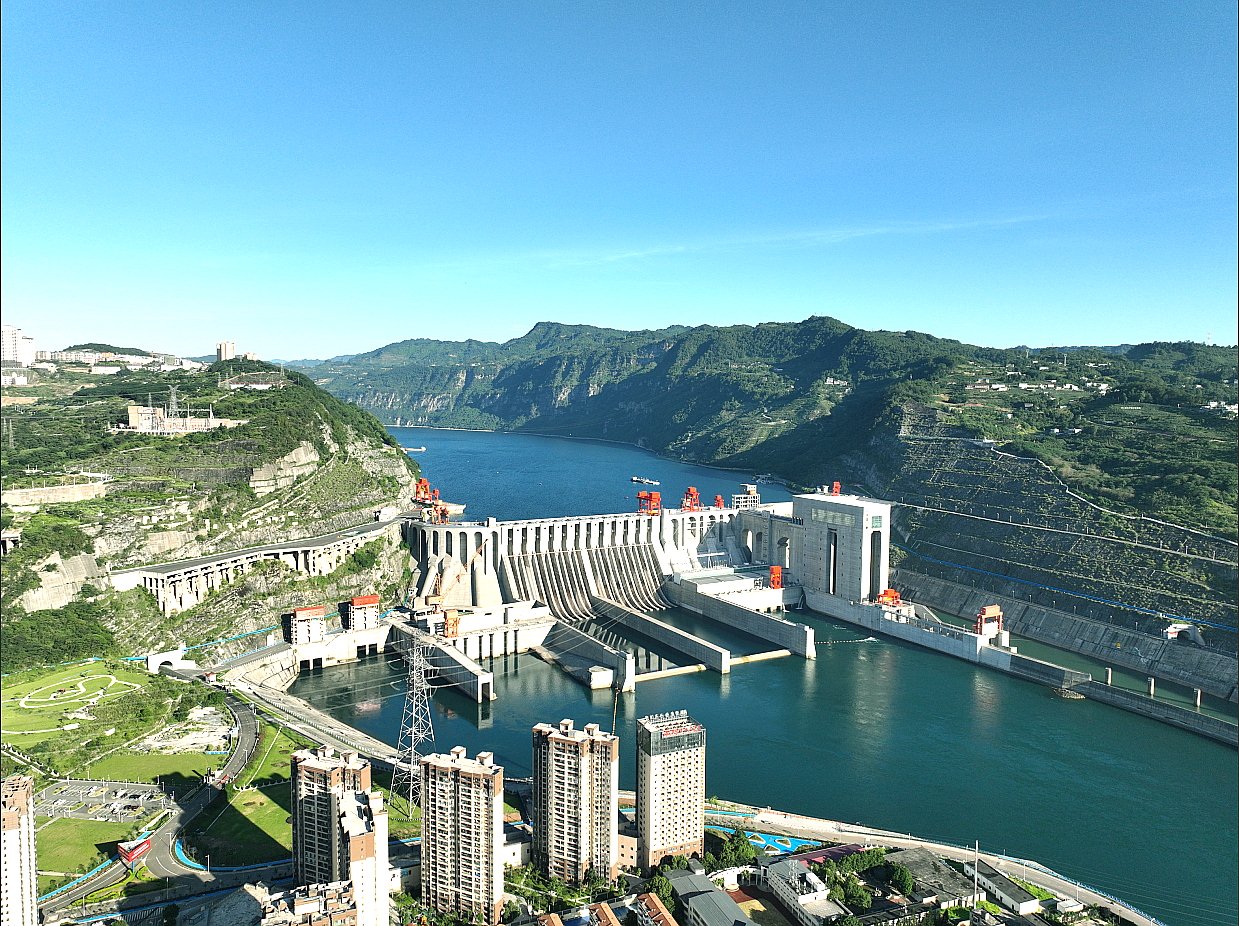 向家坝水电站及库区 图片来源:新华社