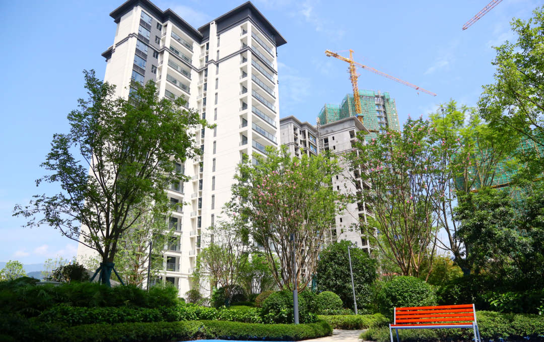 正黄集团:实力当先,雅安翡翠公园一期提前交付