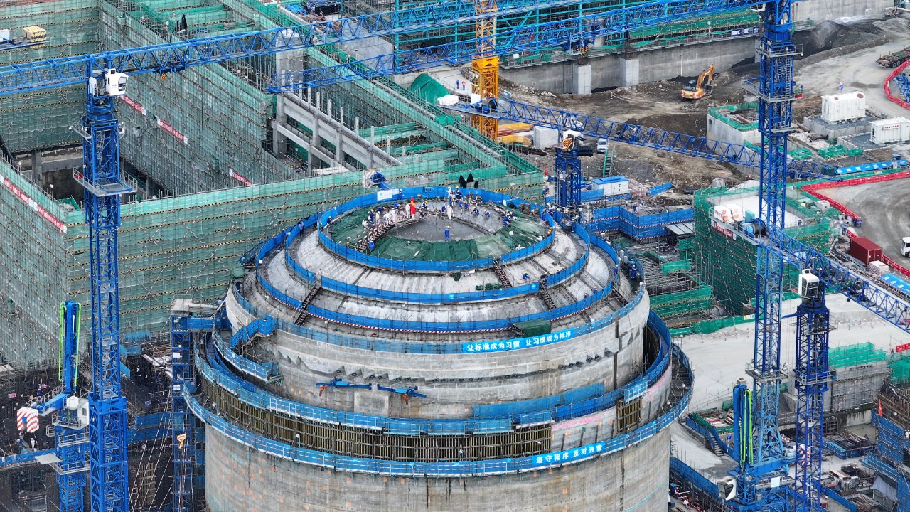 我国首个生态示范工程中广核广东太平岭核电2号机组内穹顶封顶|太平岭