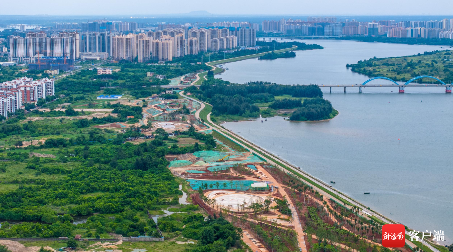 资料图:空中俯瞰海口南渡江门户公园项目.记者 刘洋摄