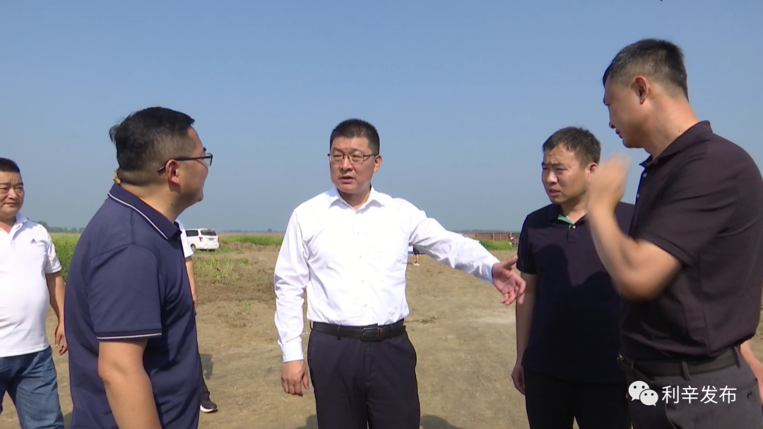 8月22日上午,县委书记张吉明到巩店镇,张村镇调研全县现代肉牛产业