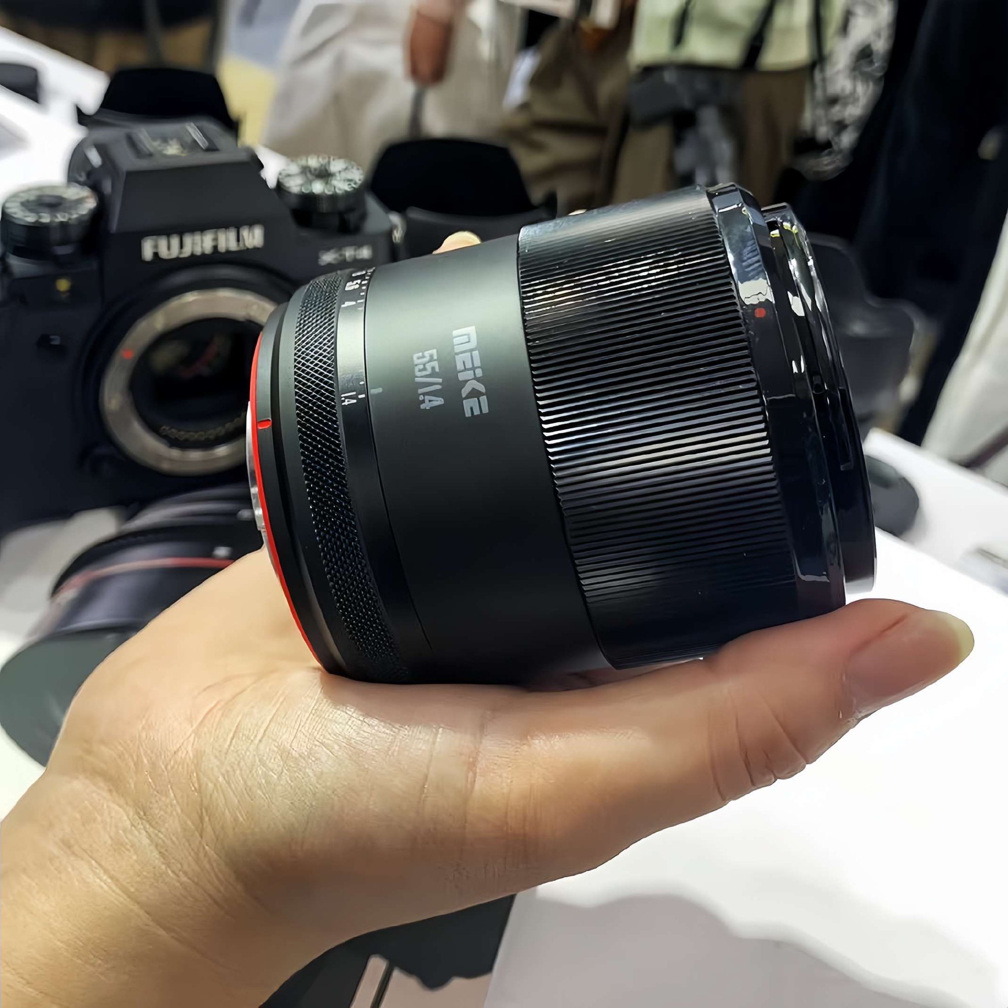 美科 MEKE 新品 AF 55mm F1.4 富士 X 卡口自动镜头曝光|富士|IT之家_新浪科技_新浪网