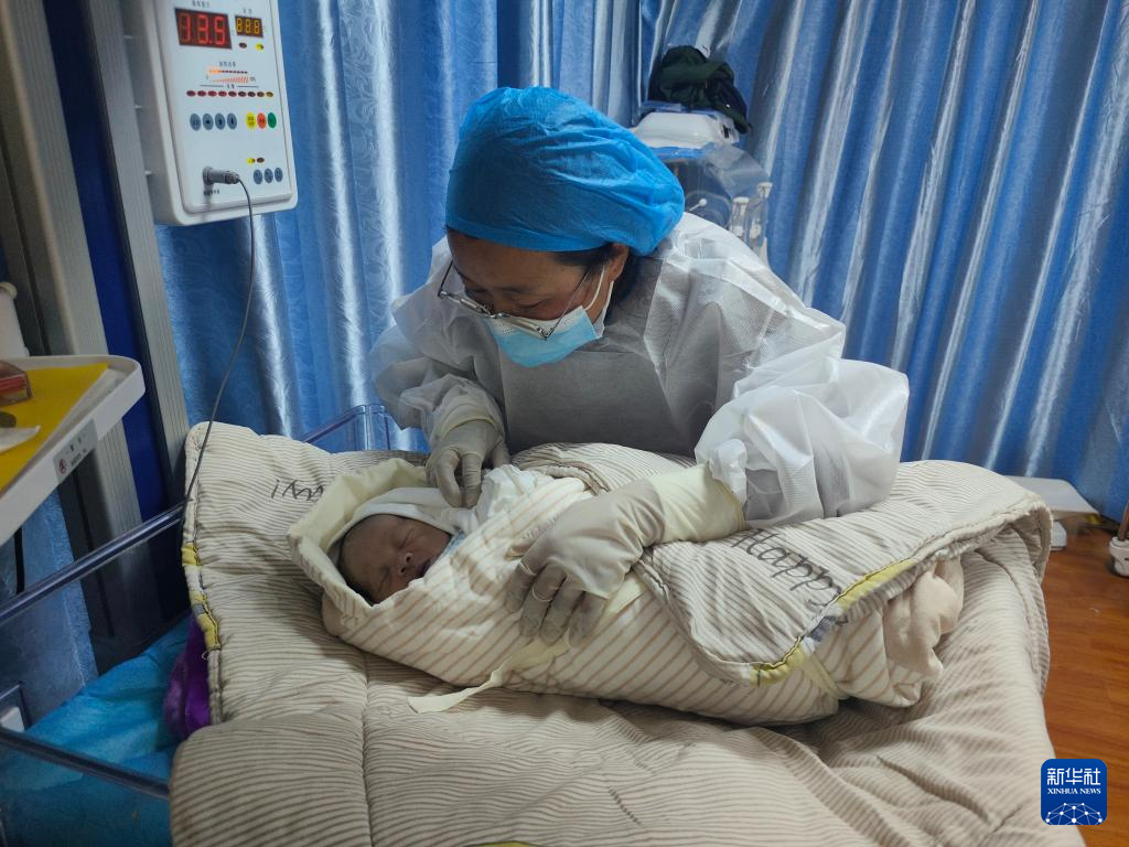 2023年1月5日,索朗片多顺利接生婴儿.(受访者供图)