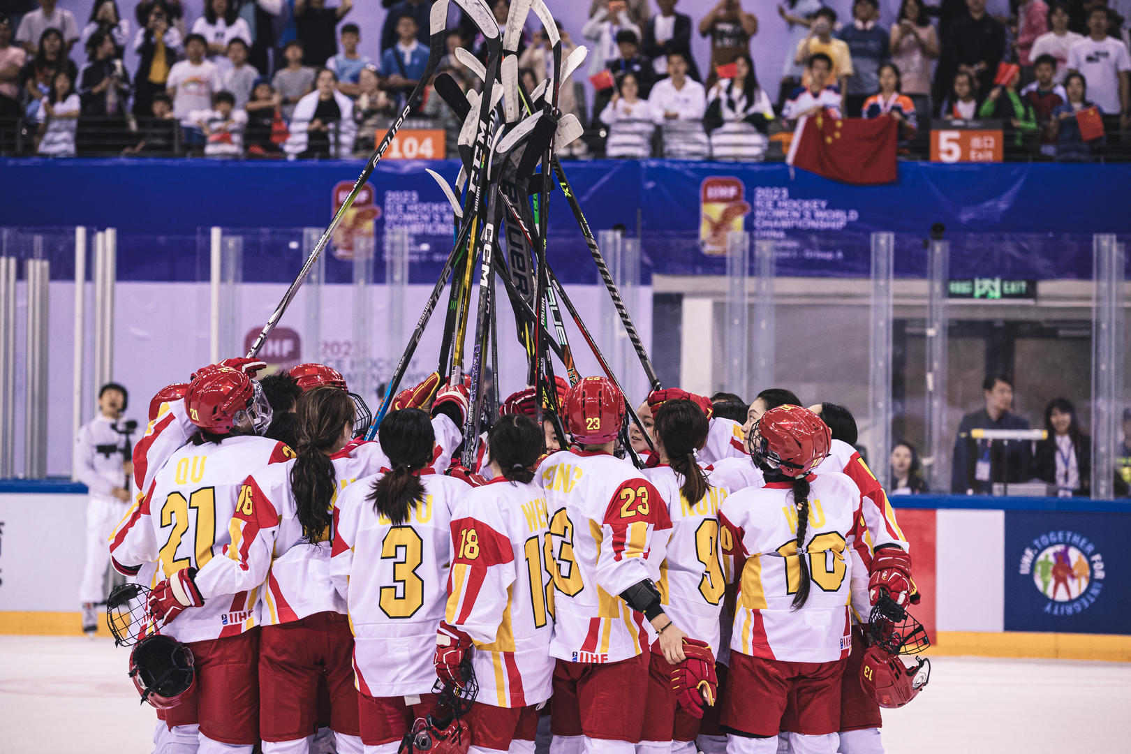 豪取4连胜提前升组时隔14年中国女子冰球队重回世锦赛顶级组