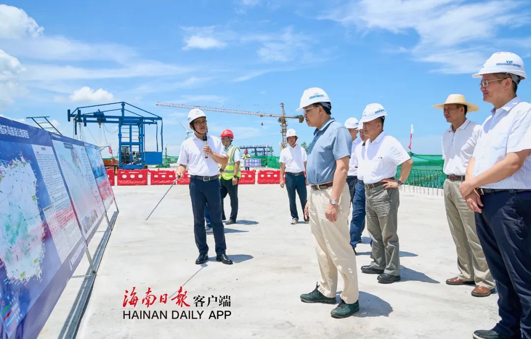 航拍海南环岛旅游公路儋州峨蔓段