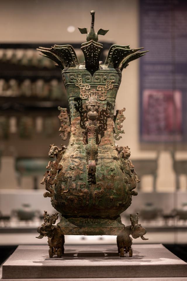 被赞为"青铜时代的绝唱",稀世珍品莲鹤方壶出土100周年