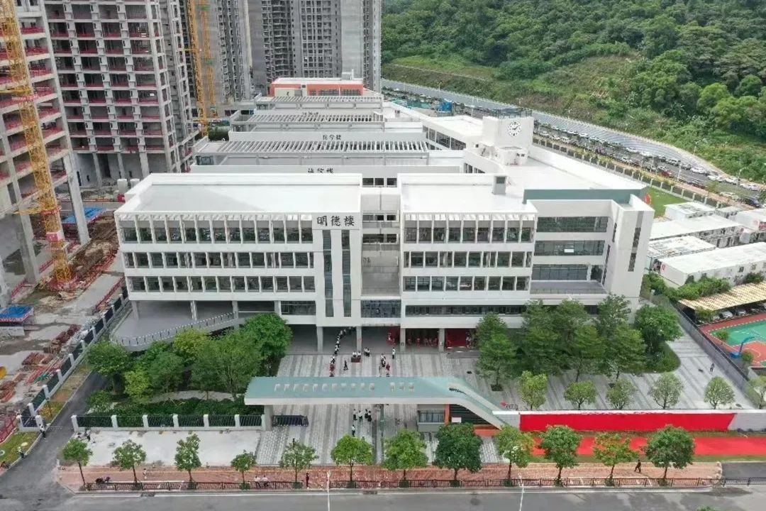 近日新落成的"南屏实验小学".朱习/摄