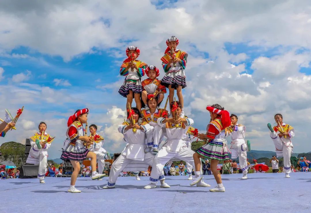 舞蹈《滚山珠》