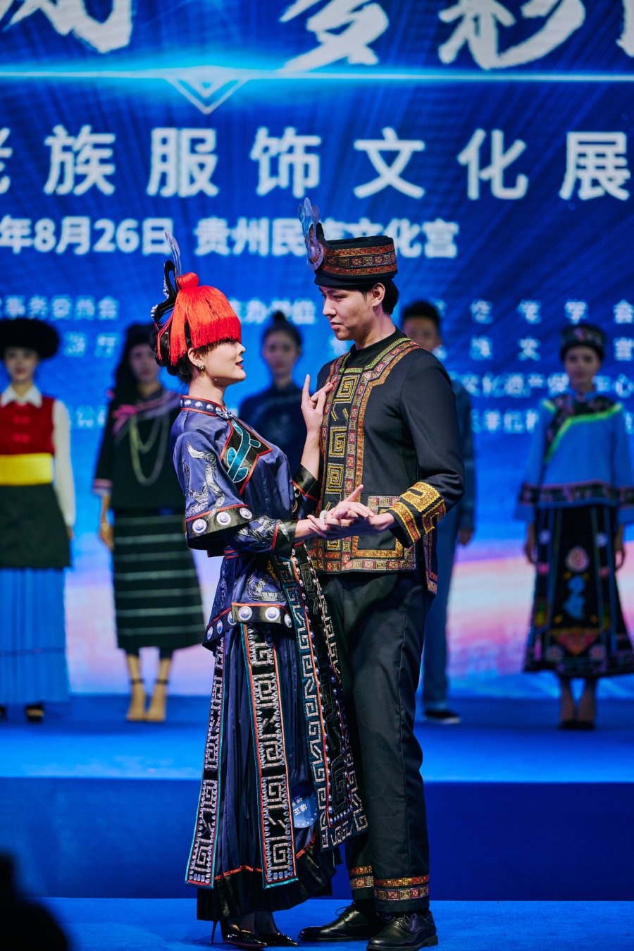【组图】仡佬族服饰展演 秀出“最炫民族风”_新浪财经_新浪网