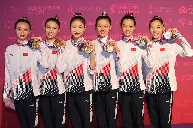 中国队获得艺术体操世锦赛集体全能银牌